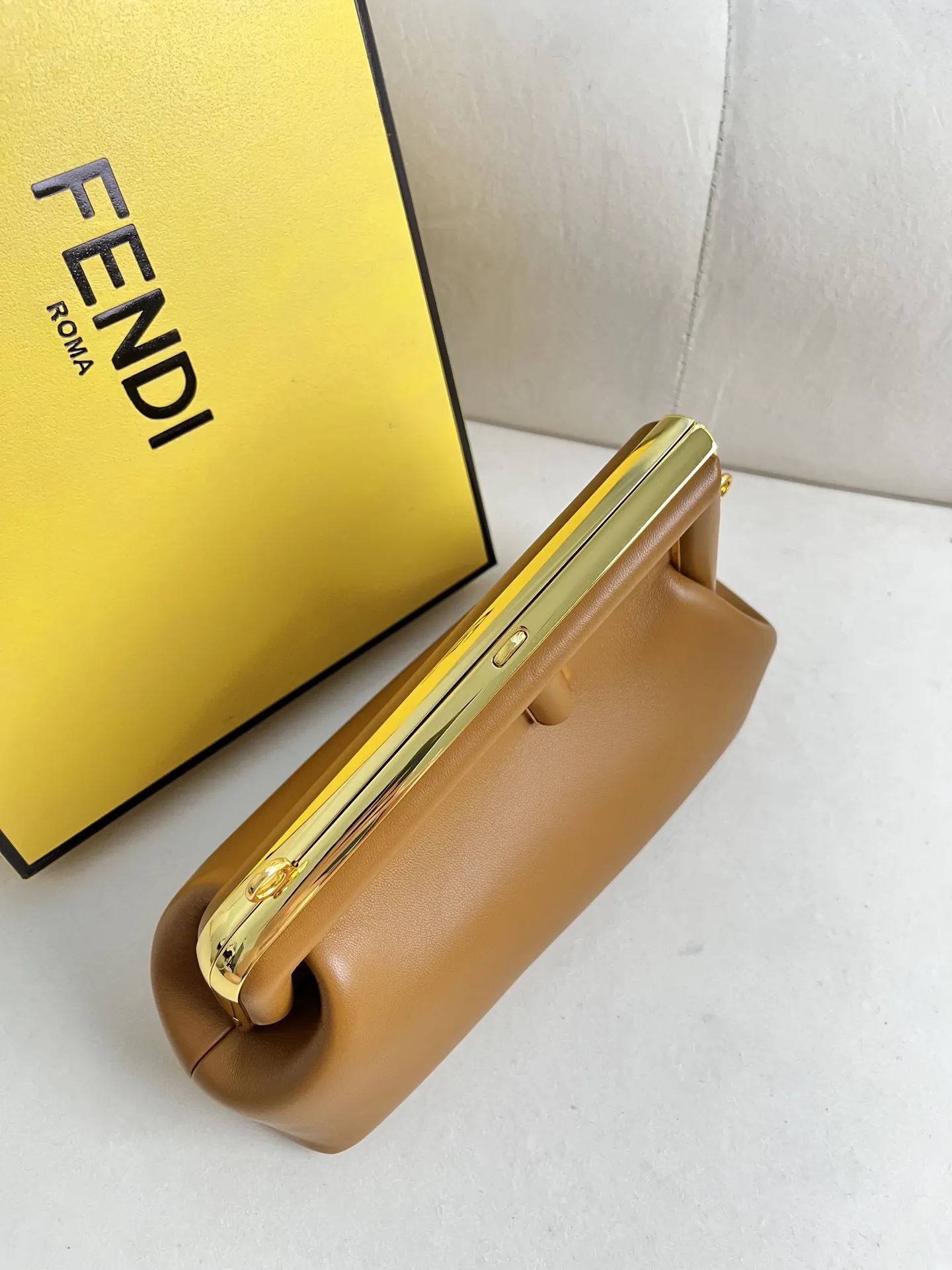 Fendi 棕色 粉色 羊皮 手拿包 精致手拿款