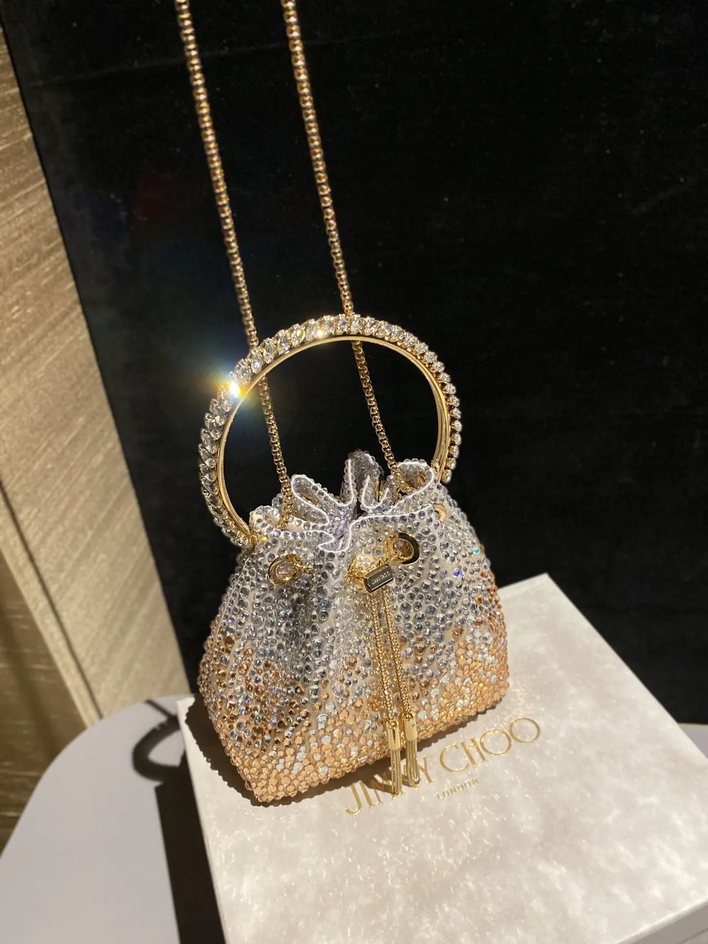 JIMMY CHOO BON BON系列标志款手提包 鏈條包 精致鏈條款(數字9) JIMMY CHOO BON BON系列标志款手提包 鏈條包 精致鏈條款(數字9)