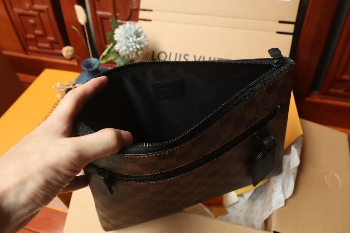 Damier 手拿包 精致手拿款