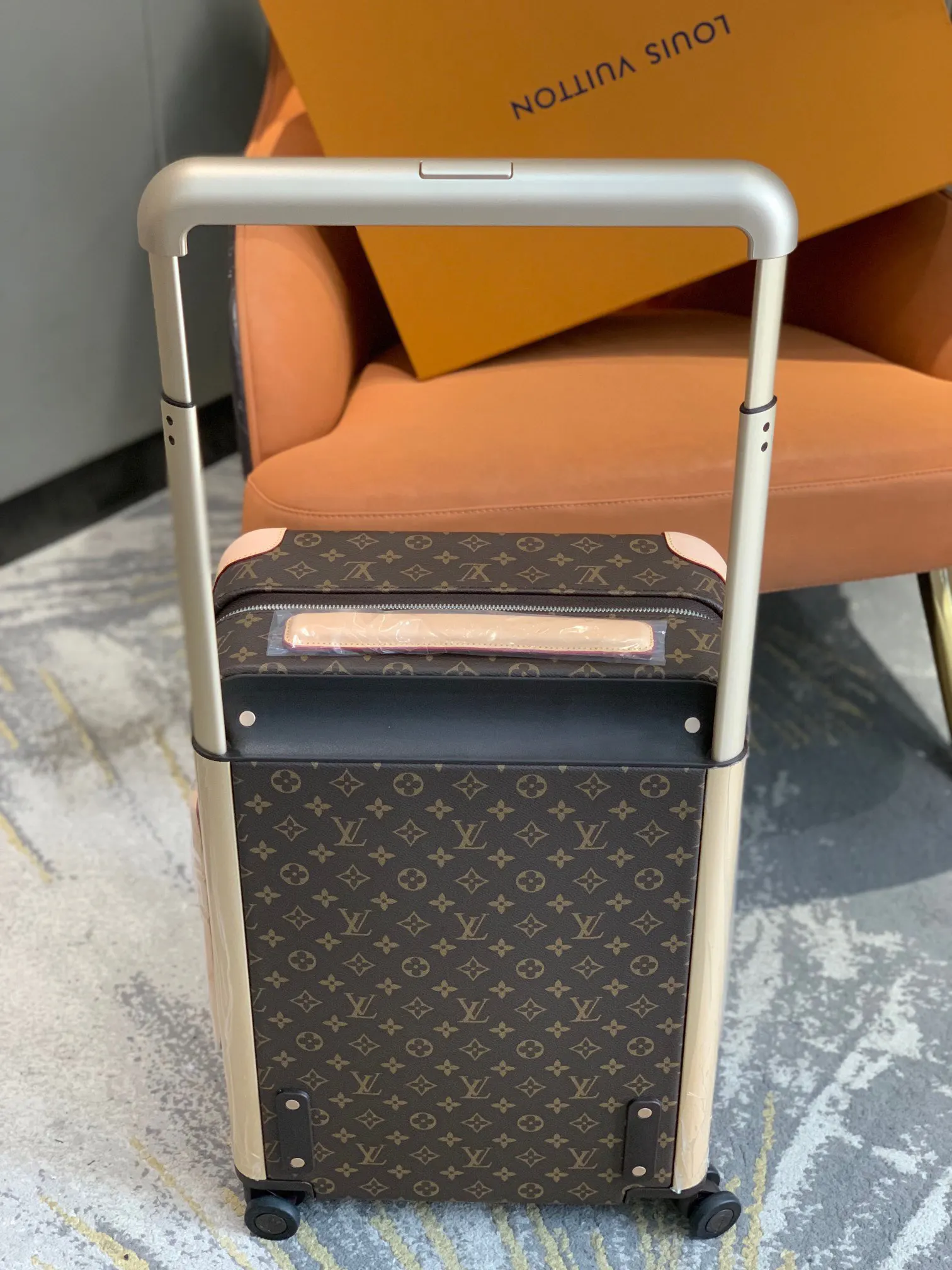 LV 銀色 拉杆真皮包裹 行李箱 旅行拉杆款 輕便出行款