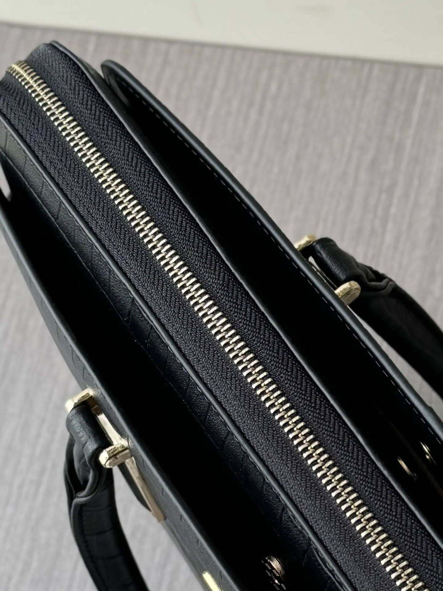 Prada 黑色 小牛皮 公文包 商務通勤款