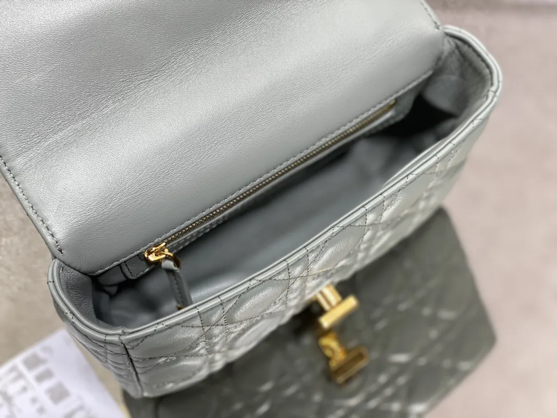 Dior Caro 浅蓝小牛皮链条包 金扣斜挎