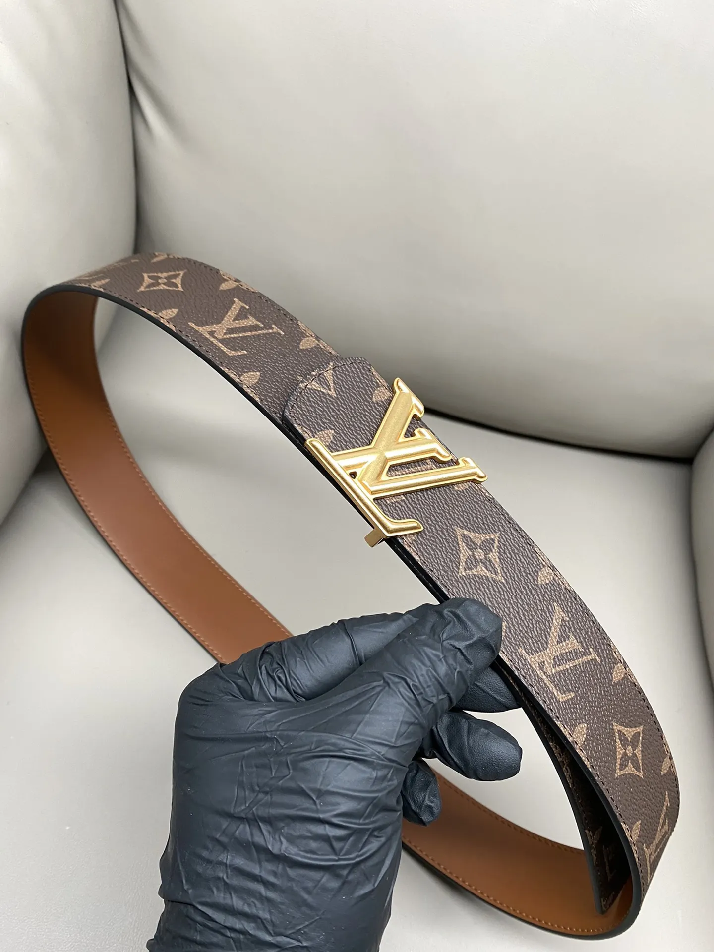 LV Double Sided Belt, Business Casual Image 5 LV Double Sided Belt, Business Casual Image 5