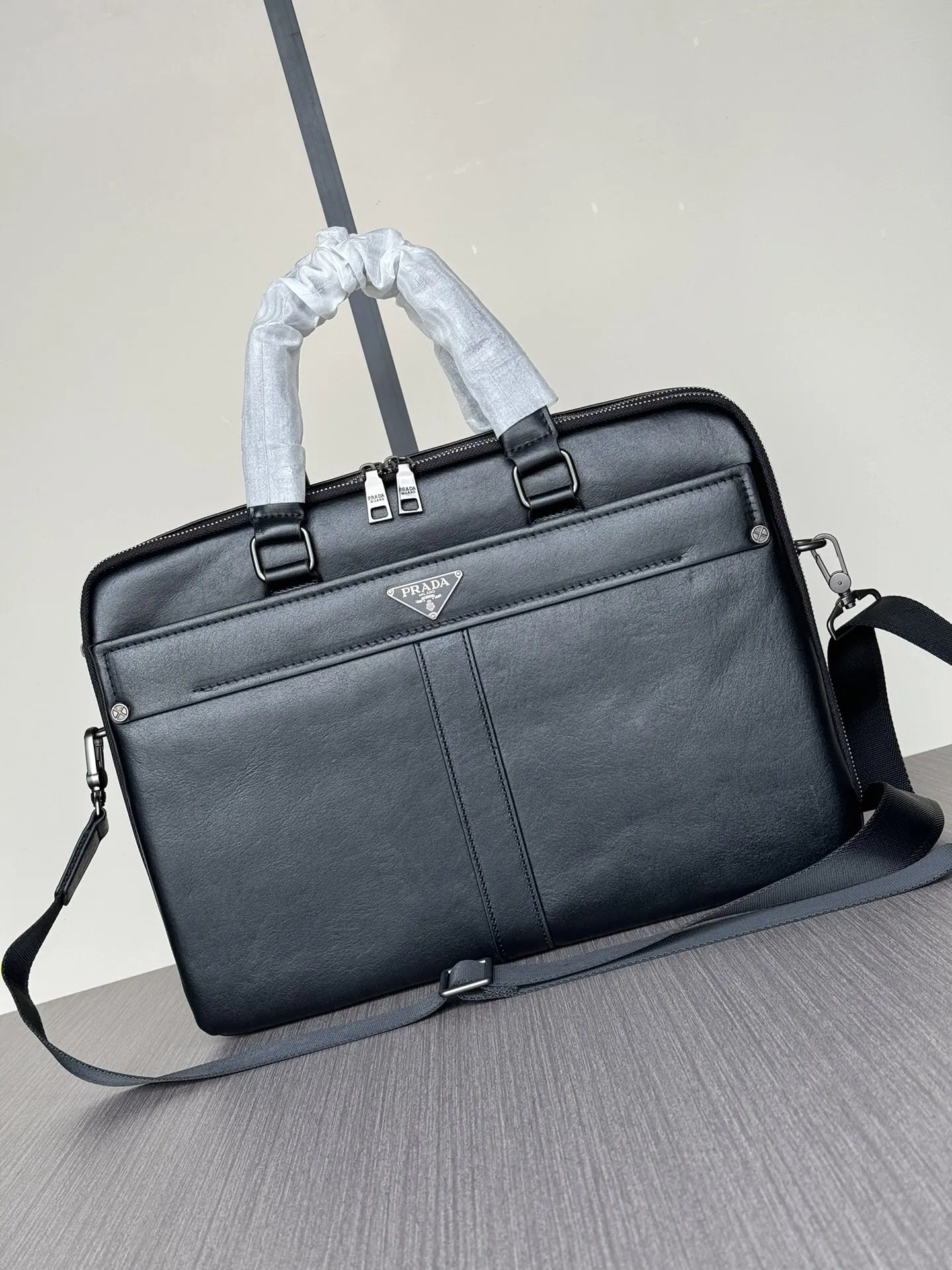 Prada 黑色 牛皮 厂价 公文包 商務通勤款