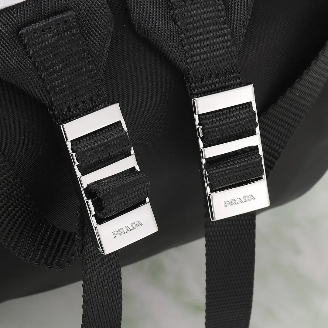 Prada 尼龍 最新 雙肩包 实用雙肩款