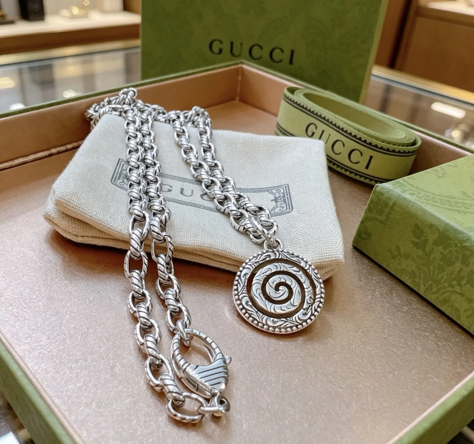Gucci 链条包 单肩斜挎款