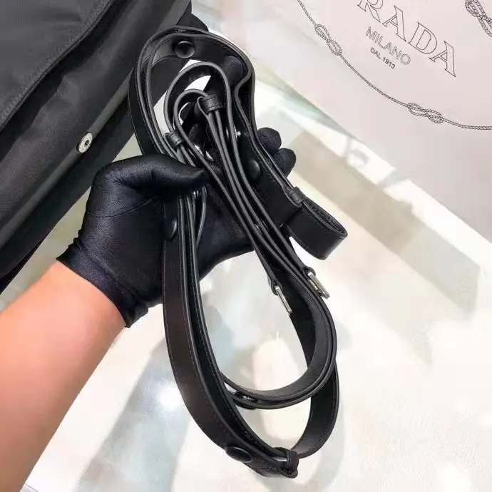 尼龍 邮差包 ⃣ 个包组合成 ⃣ 包两用多种背法 手拿包 精致手拿款