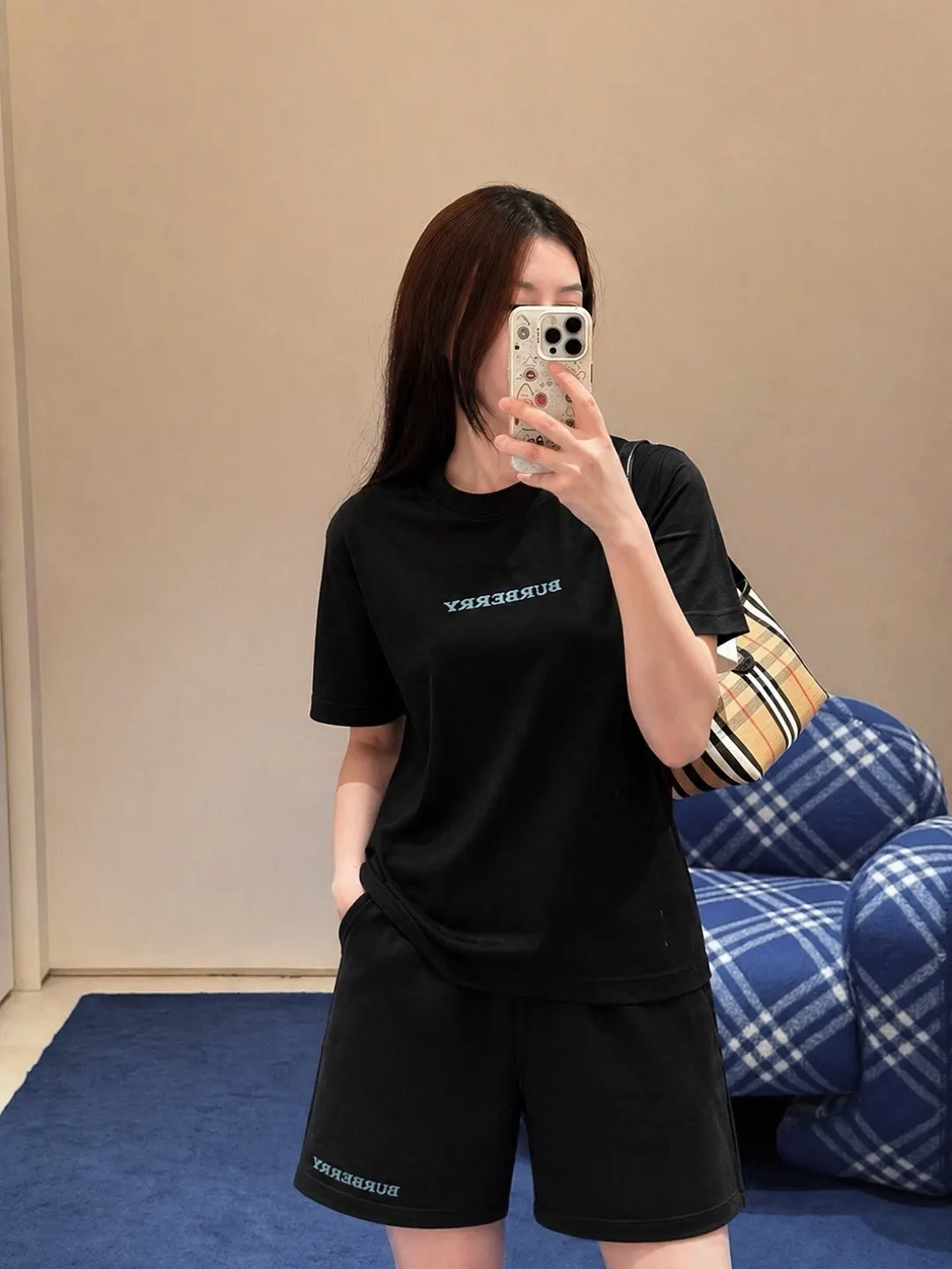 Burberry Black Print Short Sleeve T-Shirt Casual Versatile Style Image 7 Burberry Black Print Short Sleeve T-Shirt Casual Versatile Style Image 7