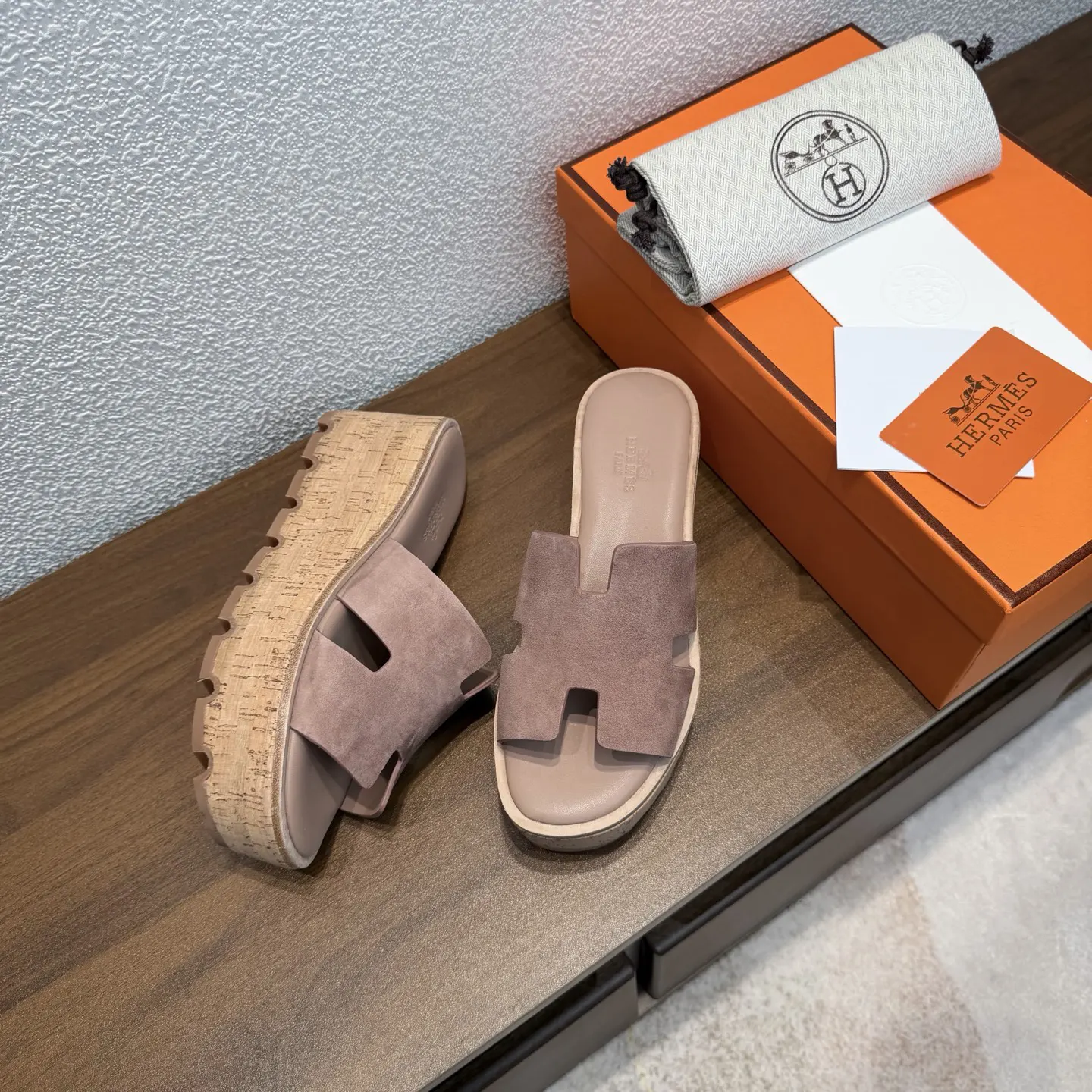 Hermès 新色系 拖鞋 舒適(數字3) Hermès 新色系 拖鞋 舒適(數字3)