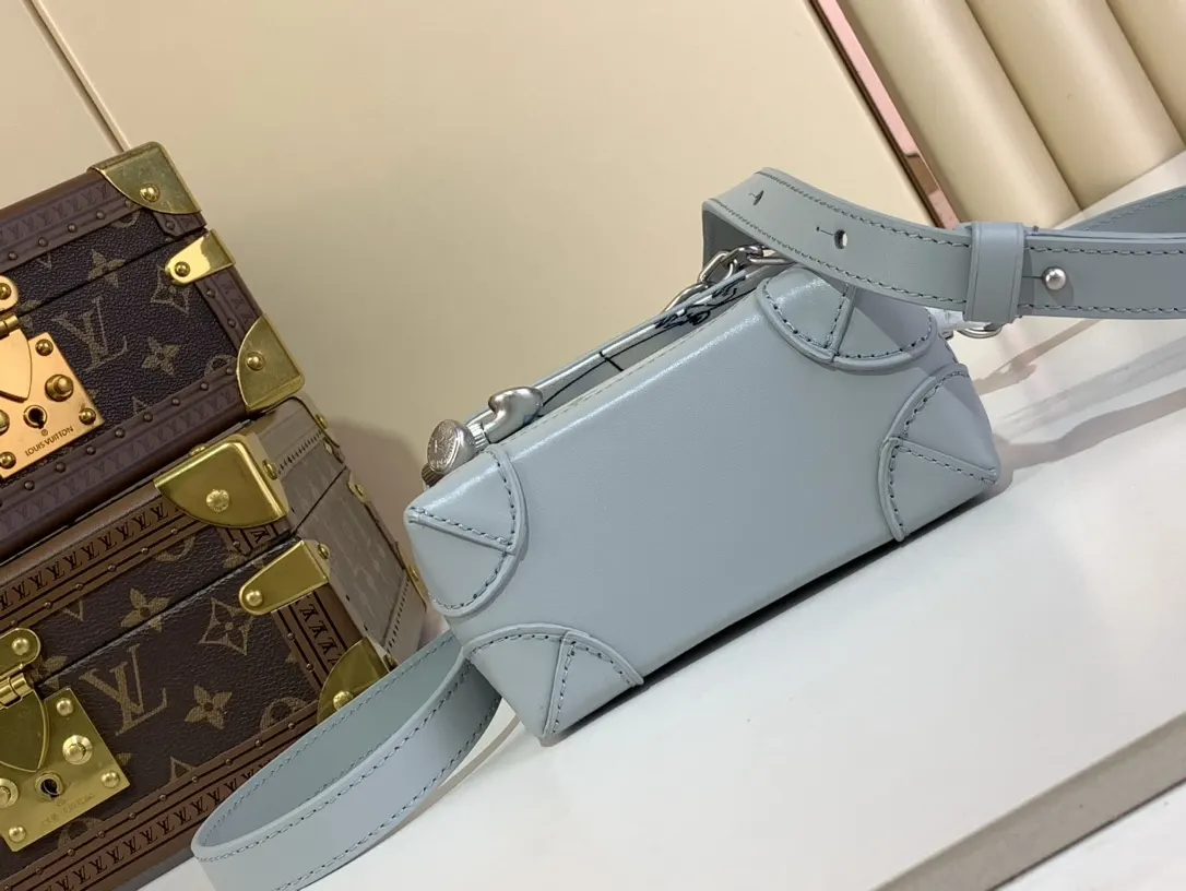 帆布 搭 顶部手柄和可拆卸并调节的鏈條 成就多种背携方式 雙肩包 实用雙肩款