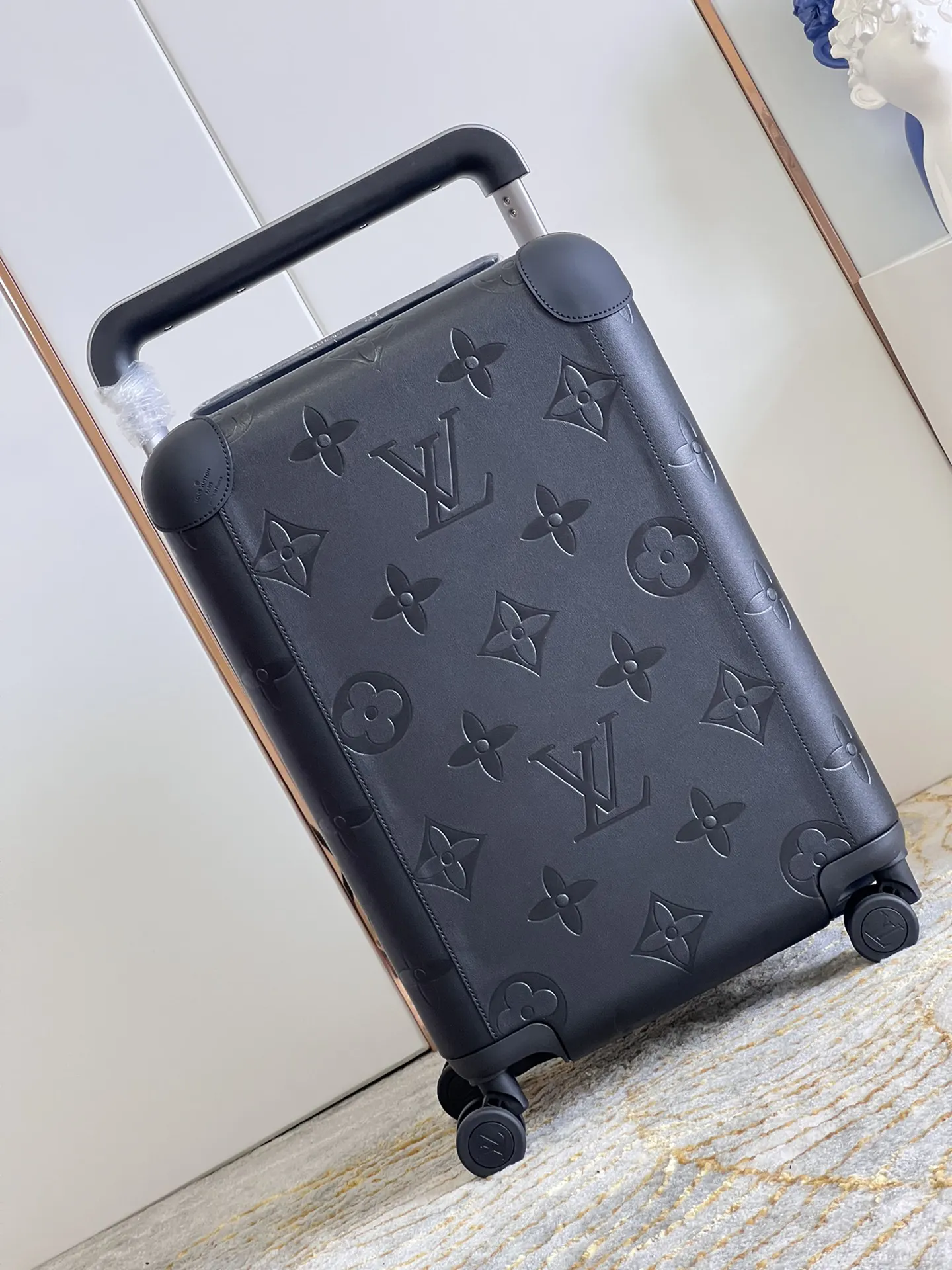 LV 黑色 帆布 从来都是想如何拥有 而不是压制自己的喜欢 行李箱 旅行拉杆款 轻便出行款