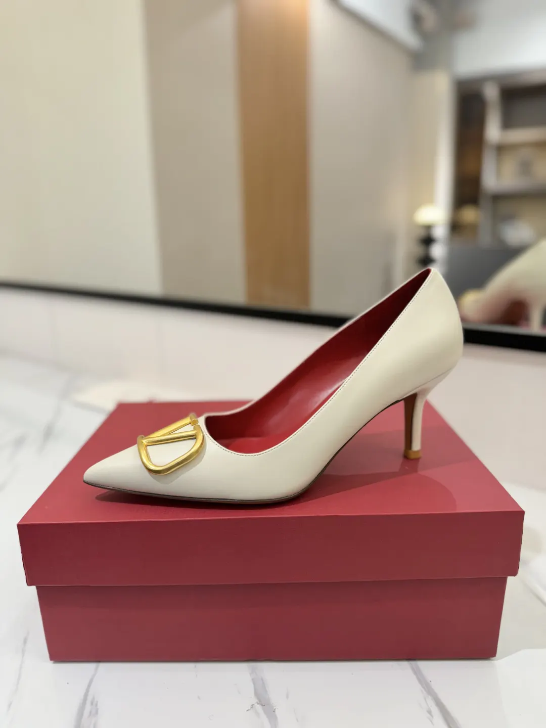 Valentino 金色 平底鞋 通勤约会款 款05