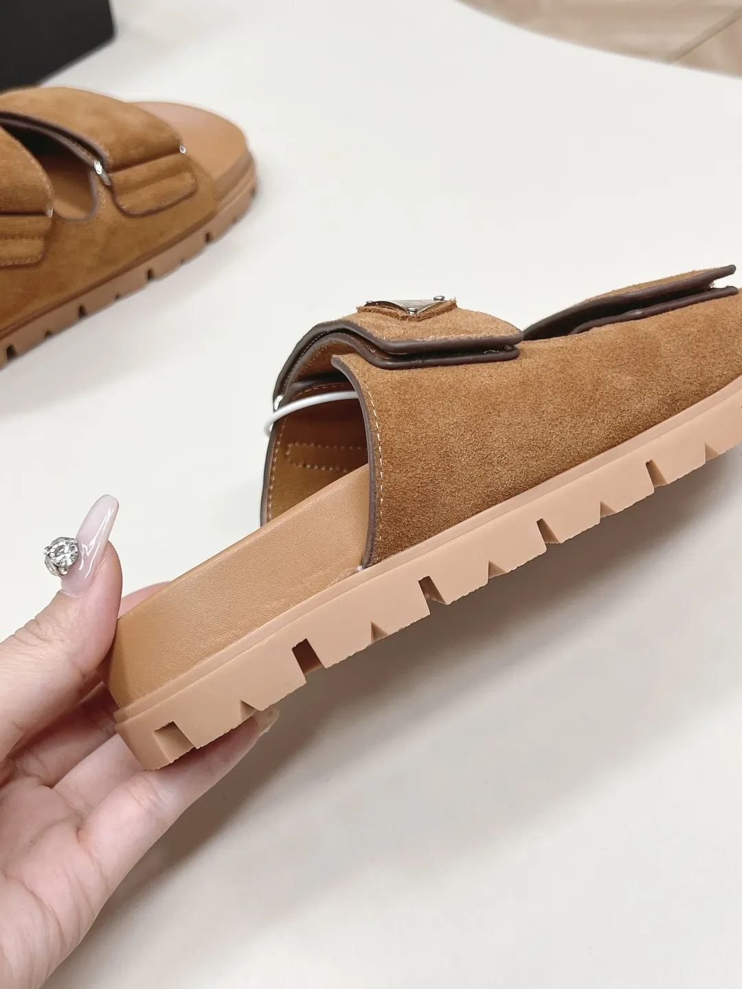 Prada 三角标 拖鞋 休闲凉拖