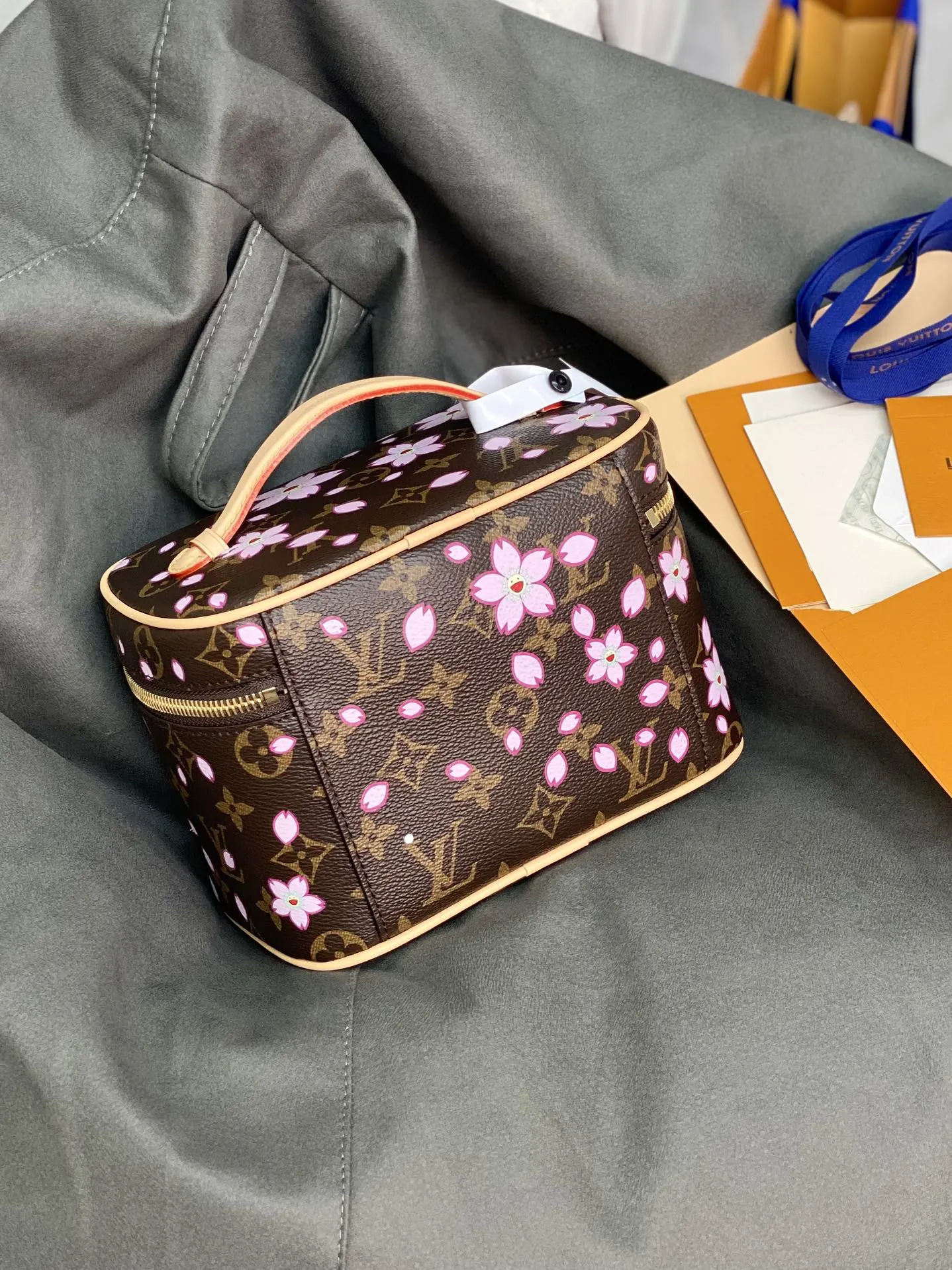 LV 牛皮 厘米 高 宽 化妝包 便携收納款