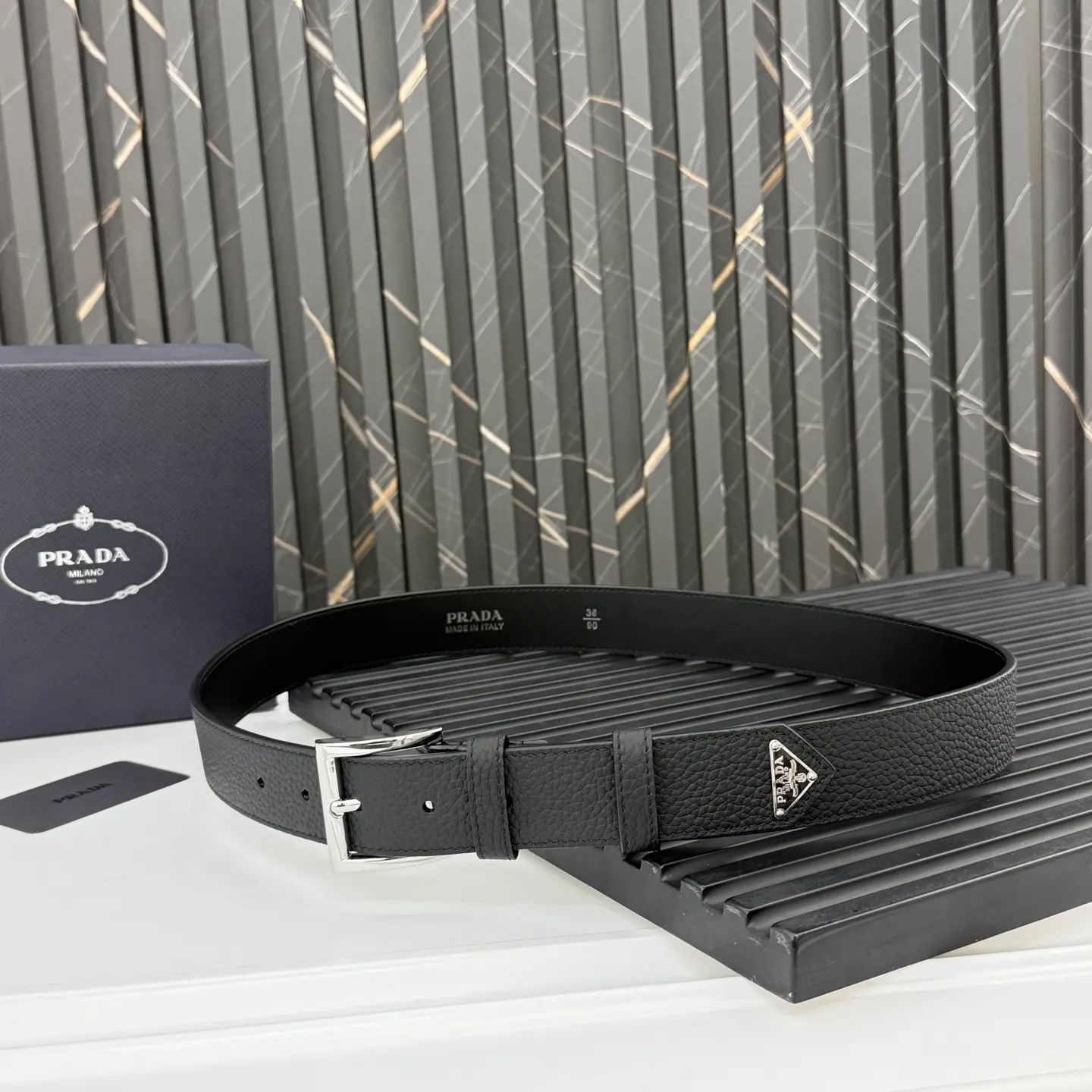 Prada Saffiano 皮革 三角标 腰带