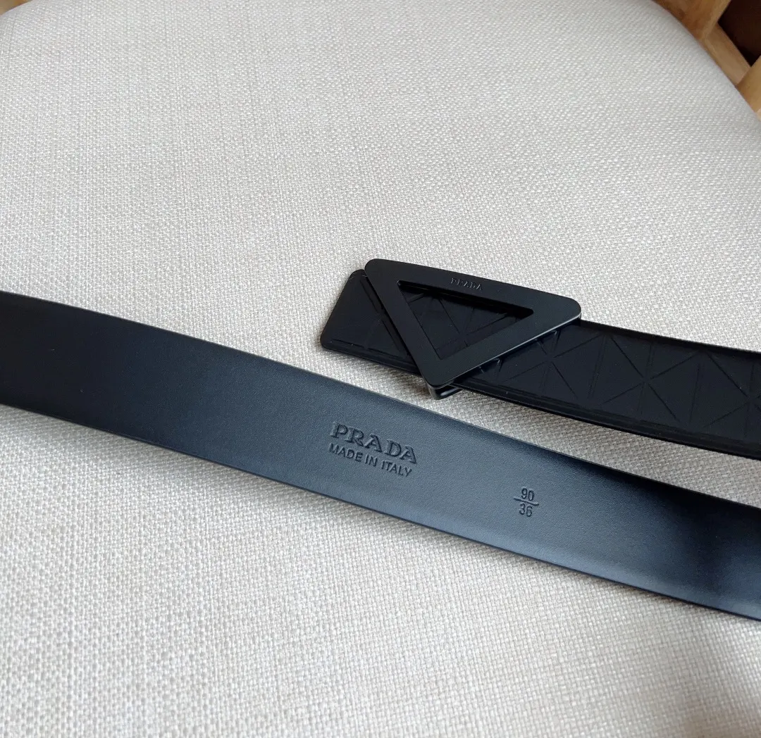 Prada 皮革 亮面 Logo 腰带 通勤搭配