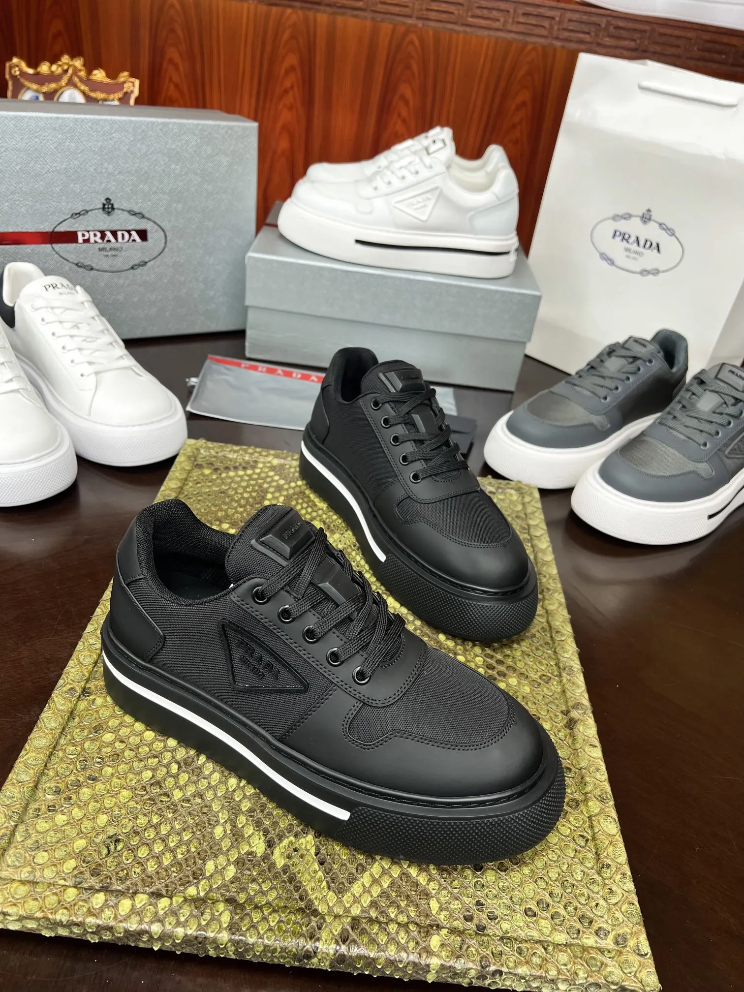 PRADA 牛皮 休闲鞋 舒适百搭款