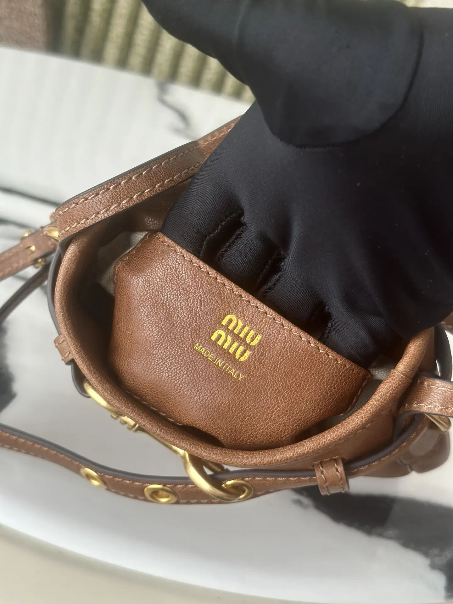 Miu 羊皮 手拿包 精致手拿款