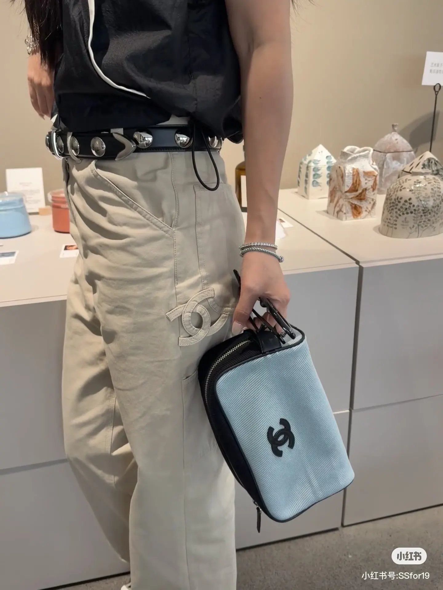 精致立体的黄金 优雅利 化妆包 便携收纳款
