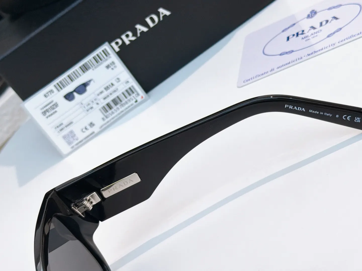 Prada SPR 10Z 太阳镜