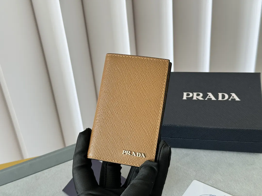 PRADA 2MC101 咖啡色 钱包 实用卡夹款