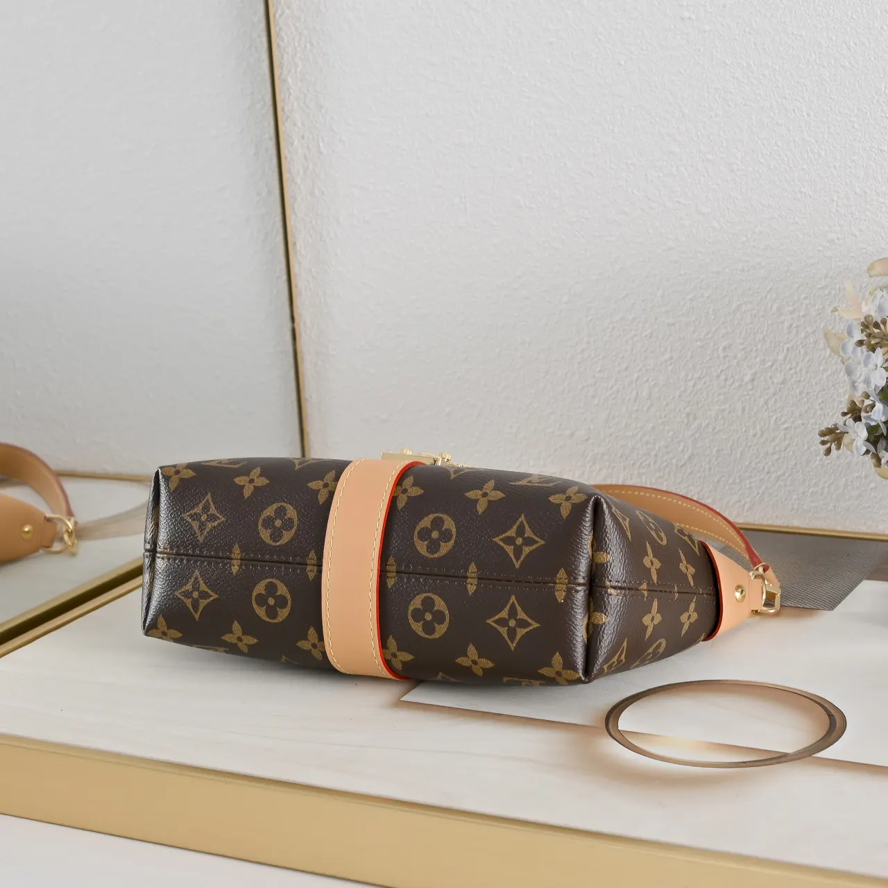 LV Pochette 手提包(數字6) LV Pochette 手提包(數字6)