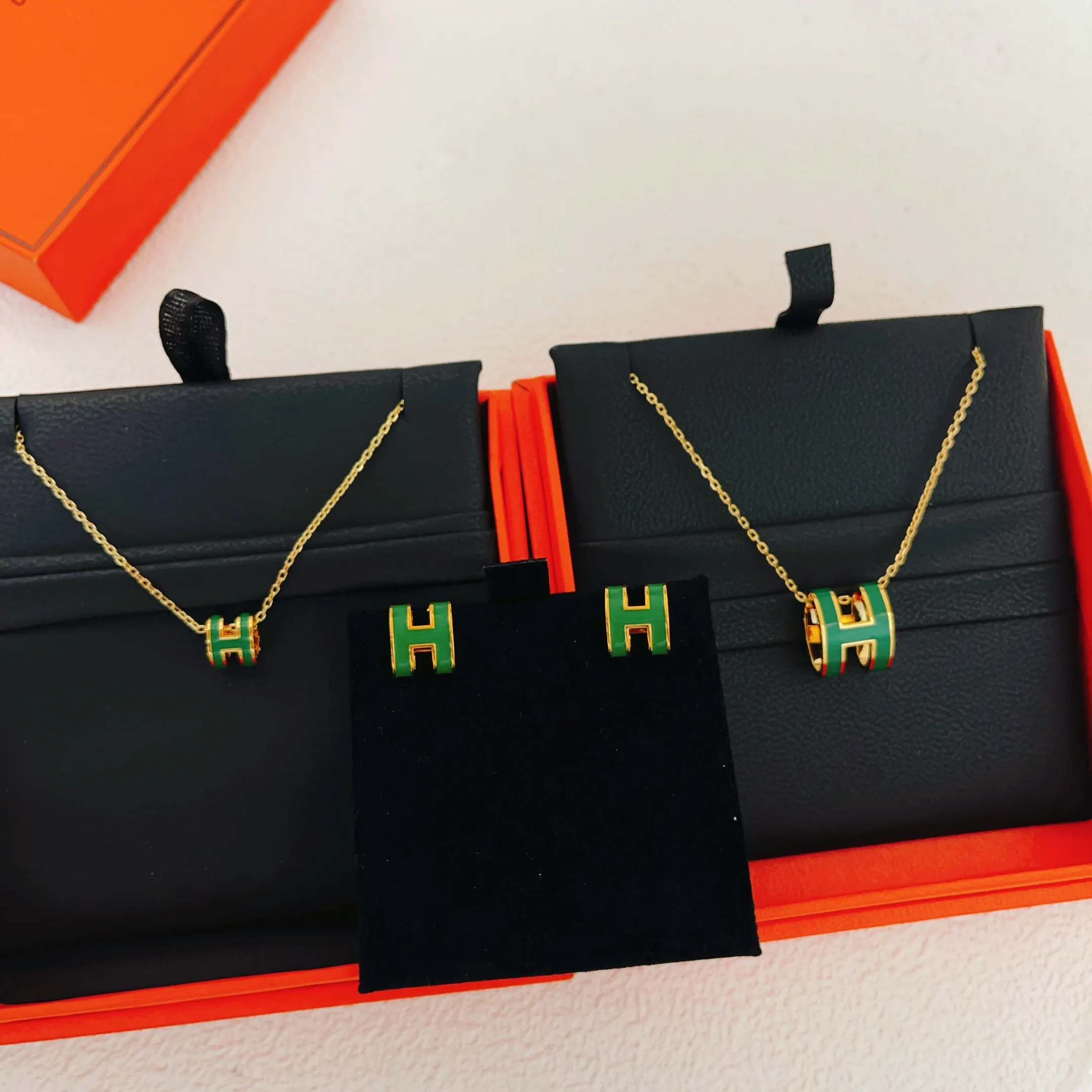 Hermes 金色 綠色 大号 耳钉 小巧点缀款