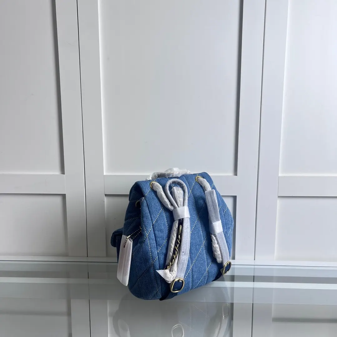 Coach 女士菱格纹绗缝TABBY雙肩包背包大容量便携 实用雙肩款