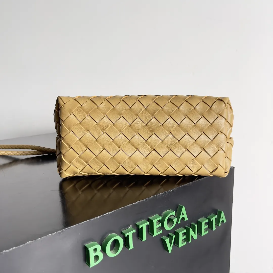 Bottega Veneta Andiamo 白色 编织手提包 精选款