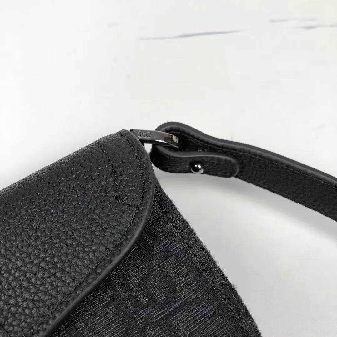 黑色 牛皮 市场 欢迎对比 马鞍手拿包附 精致手拿款