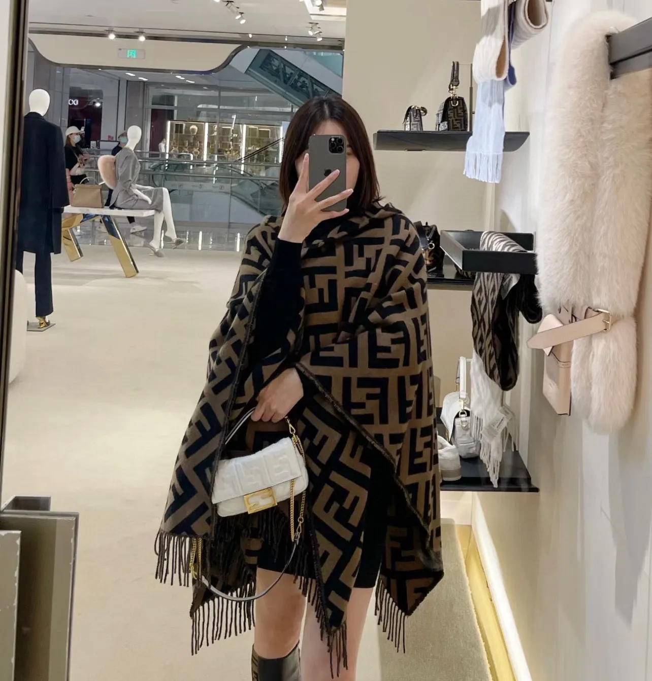 Fendi 咖色 羊绒 字母 帽子 日常造型款