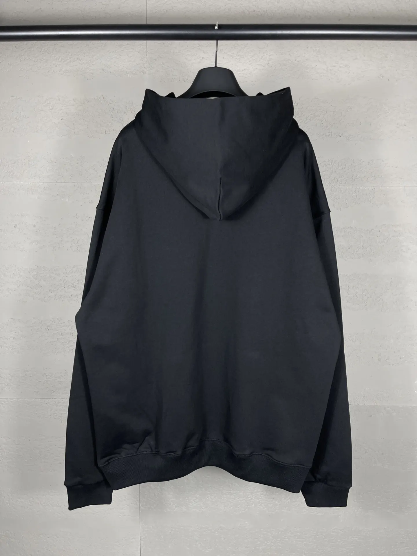 Balenciaga 倒置字母標識連帽衛衣 黑色