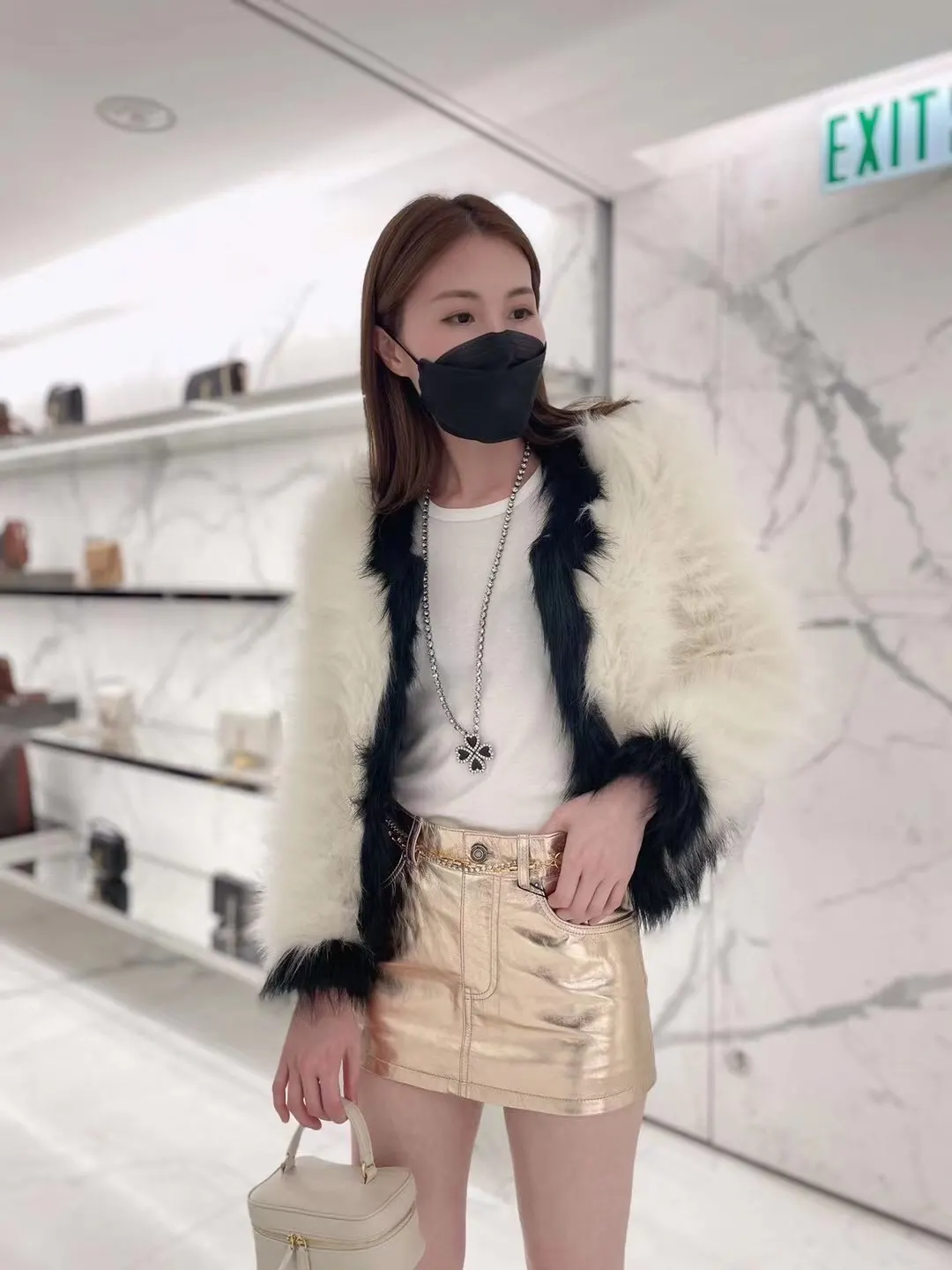 YSL 白色 系列 白色上身效果图 系列 化妆包 便携收纳款