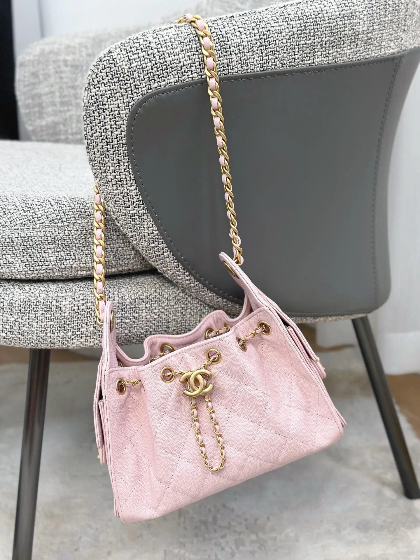 CHANEL 22 Bag 粉色牛皮鏈條包 小號款