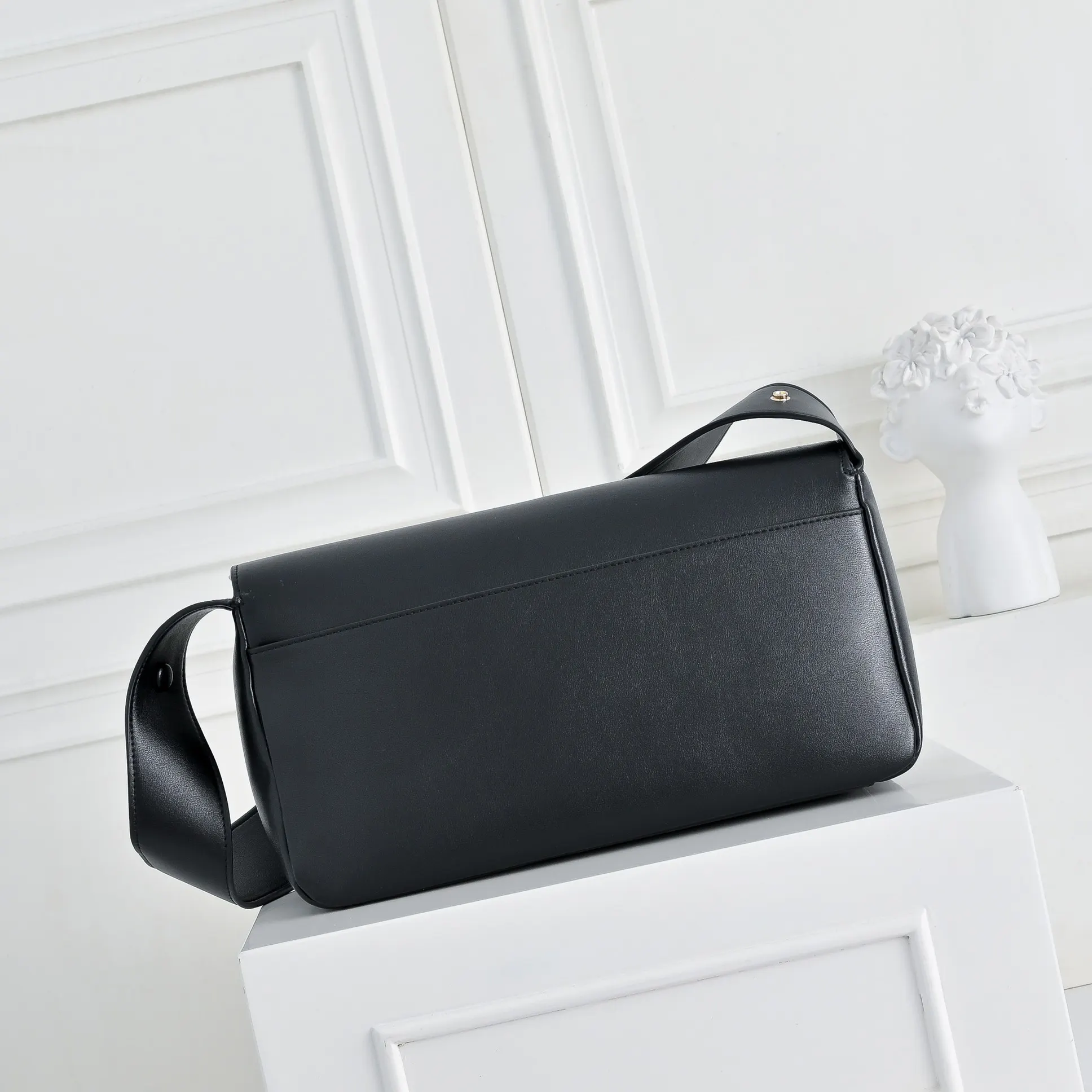 Chanel Hobo Shoulder Bag Commuter Vintage Leather