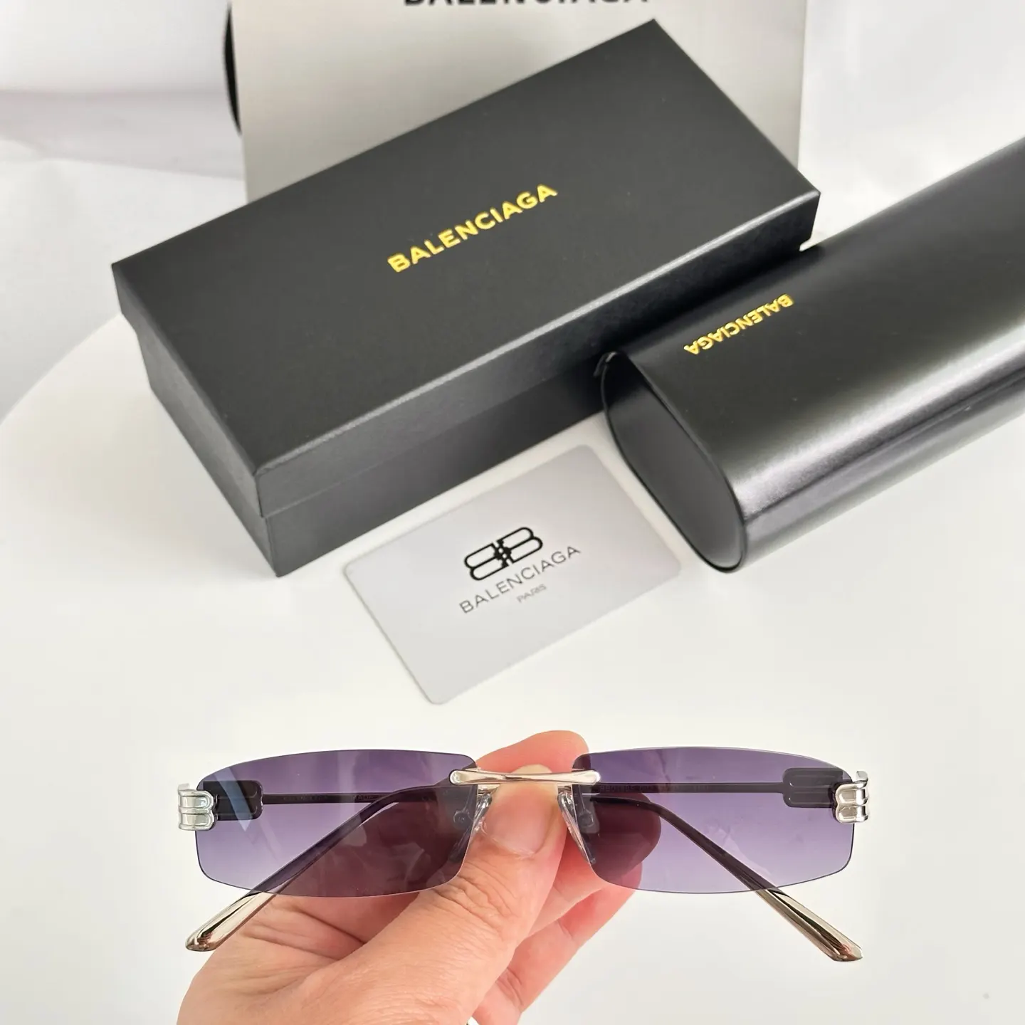 Balenciaga BB0488S 太阳镜 精致搭配