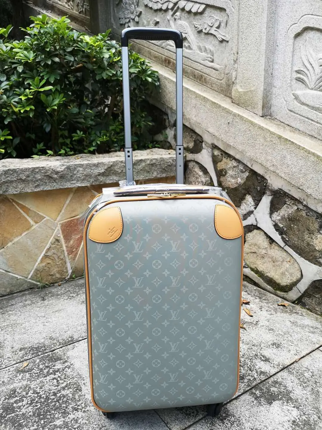 LV 產品 实 行李箱 旅行拉杆款 輕便出行款