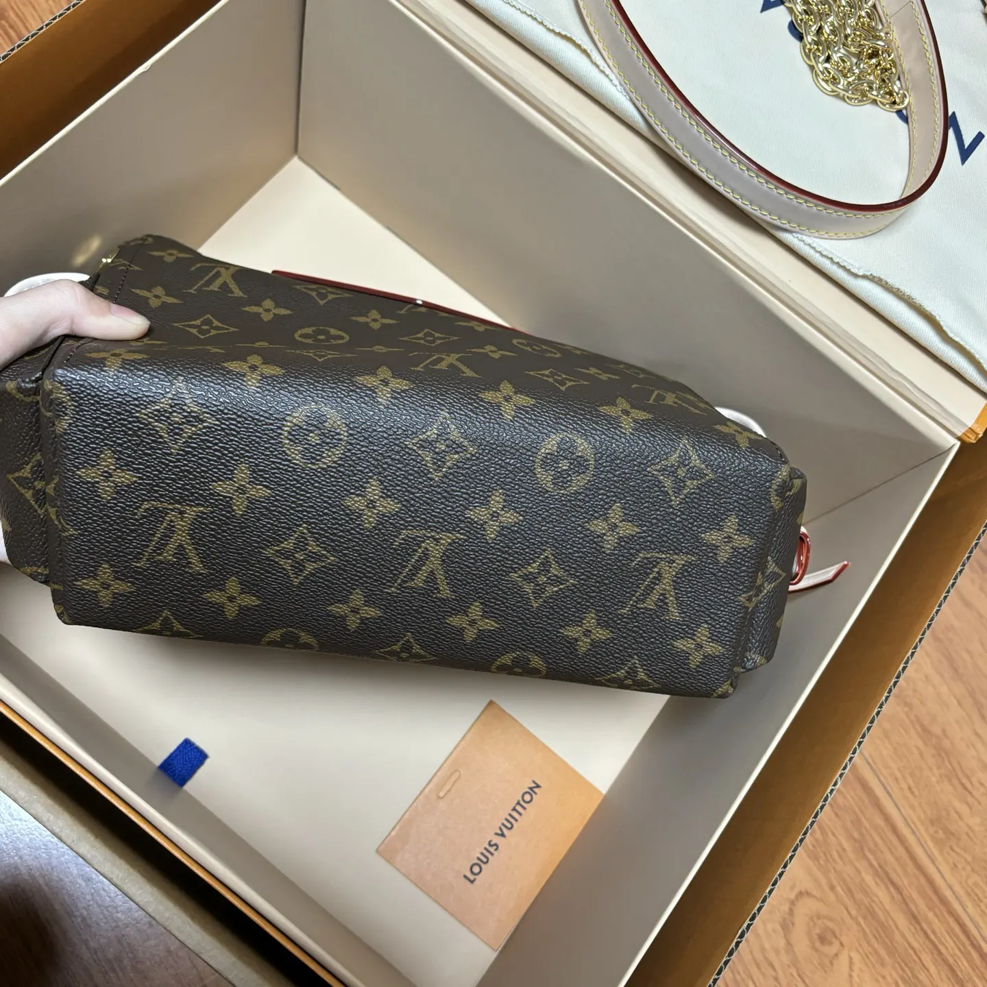 真正的渠道 我们确保所有 水桶包 休閒水桶款