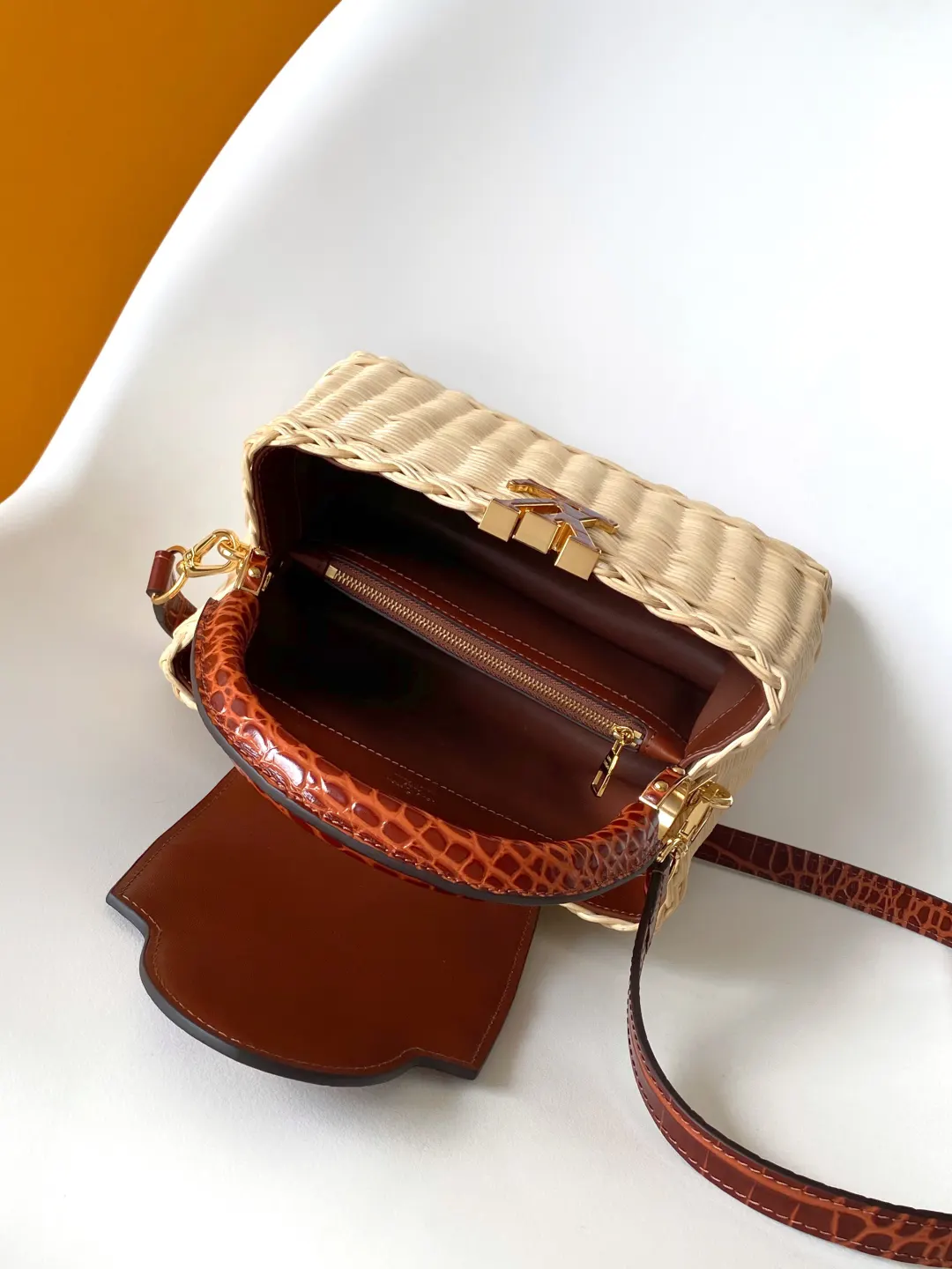 LV Capucines 黑色 棕色 牛皮 收納包 旅行收納款(數字9) LV Capucines 黑色 棕色 牛皮 收納包 旅行收納款(數字9)