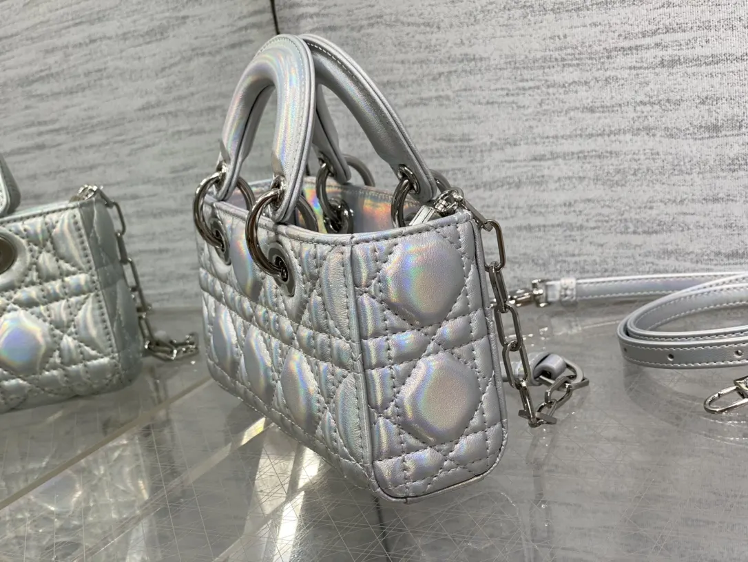 Dior 羊皮 復古时髦感超强 真是什么场合都可以把住 绝对是lad 鏈條包 精致鏈條款