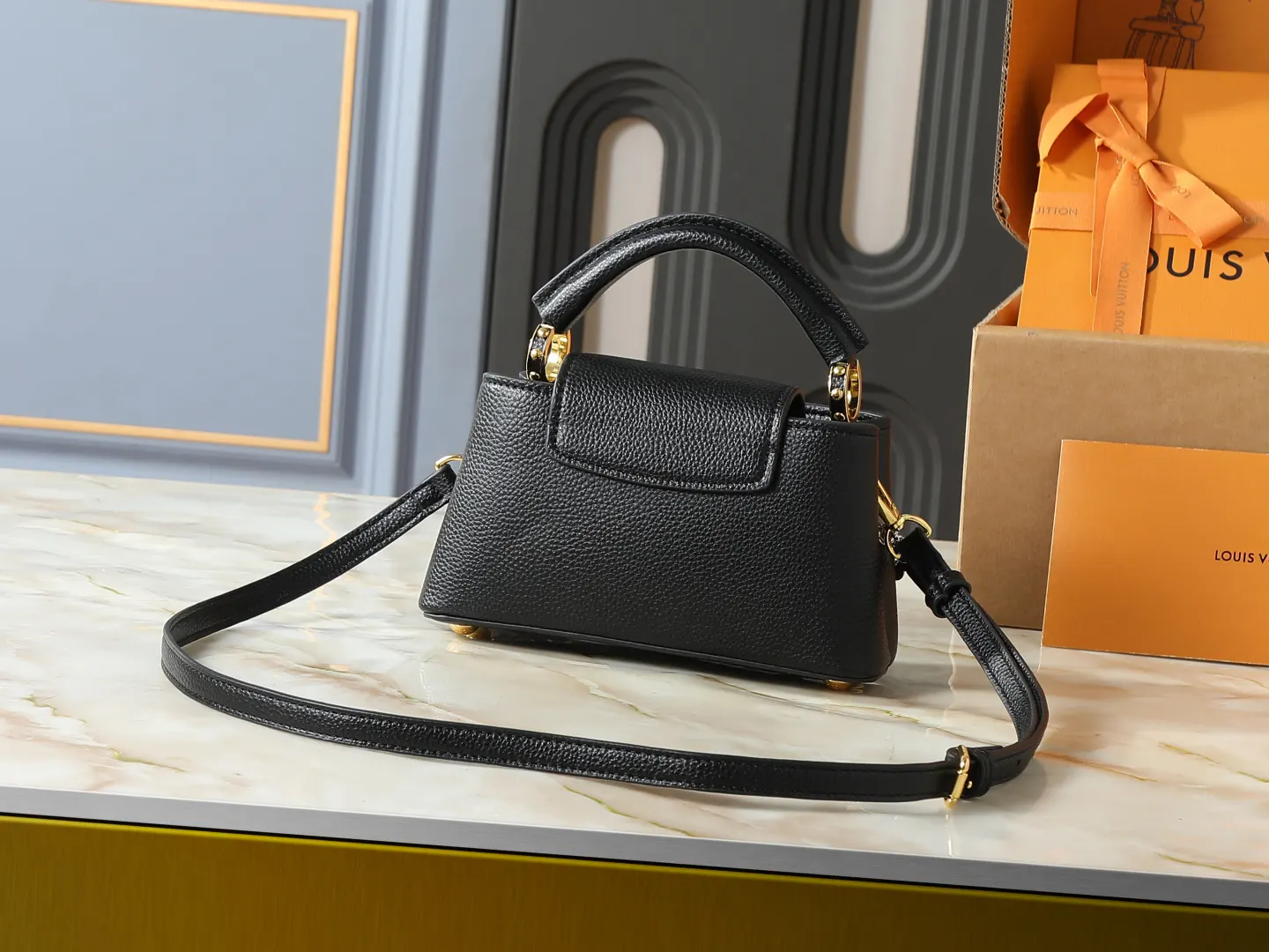 LV Capucines 牛皮 链条包 精致链条款