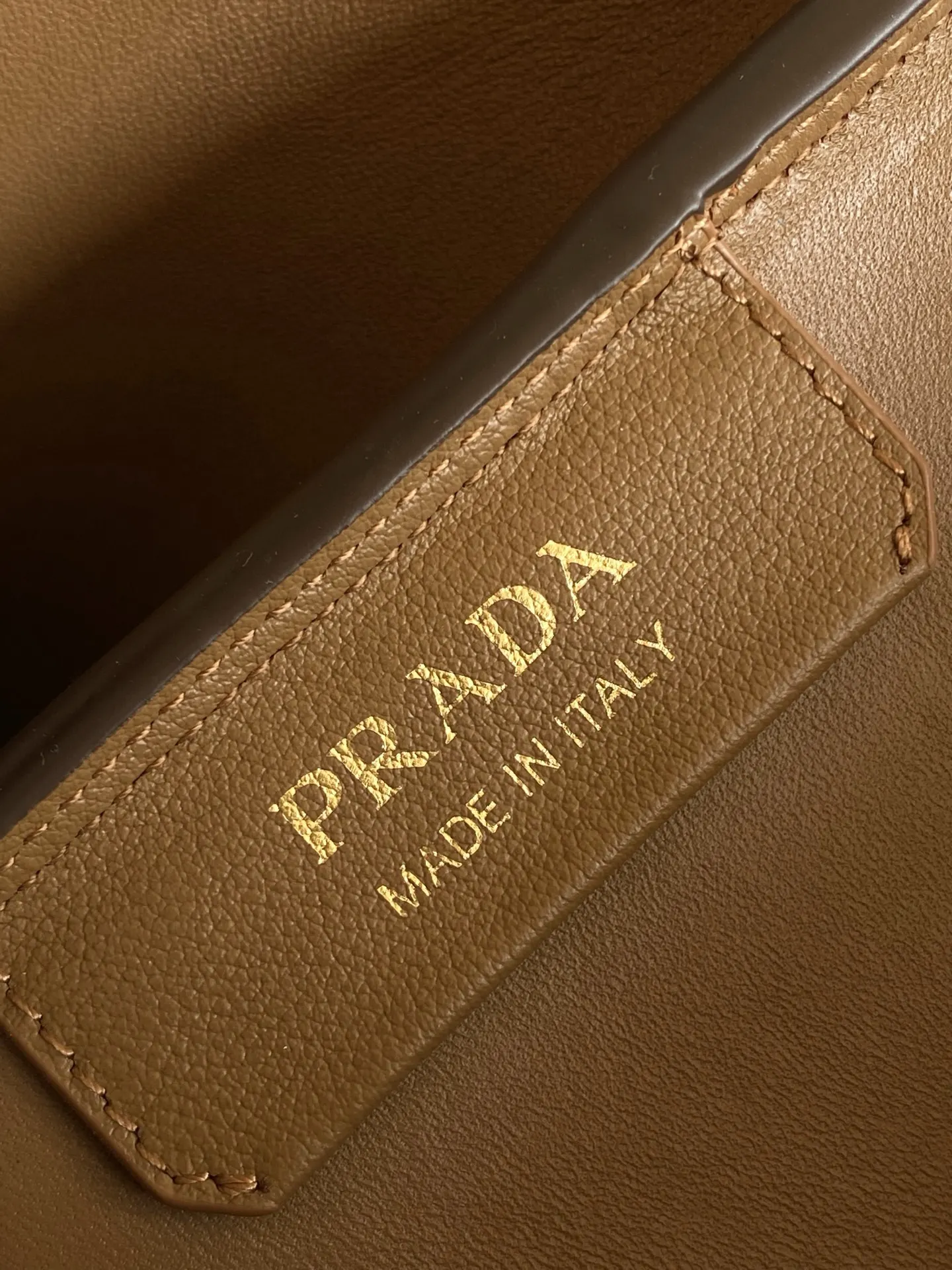 Prada 1BA444 牛皮 羊皮 手提包