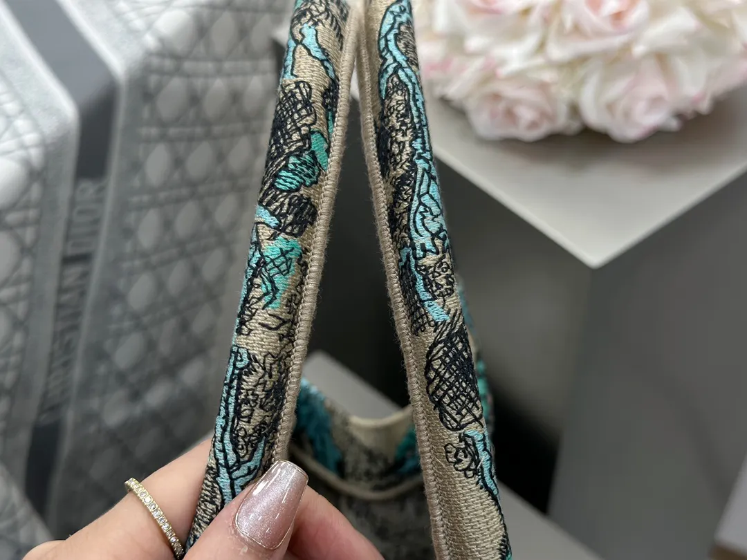 綠色 杏綠色老虎中号 一整个被温柔住了 清新又甜美的韵味 托特包 大容量托特款(數字9) 綠色 杏綠色老虎中号 一整个被温柔住了 清新又甜美的韵味 托特包 大容量托特款(數字9)