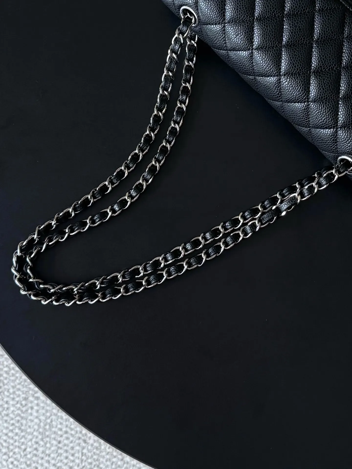 Chanel 深蓝色牛皮菱格链条包 金扣