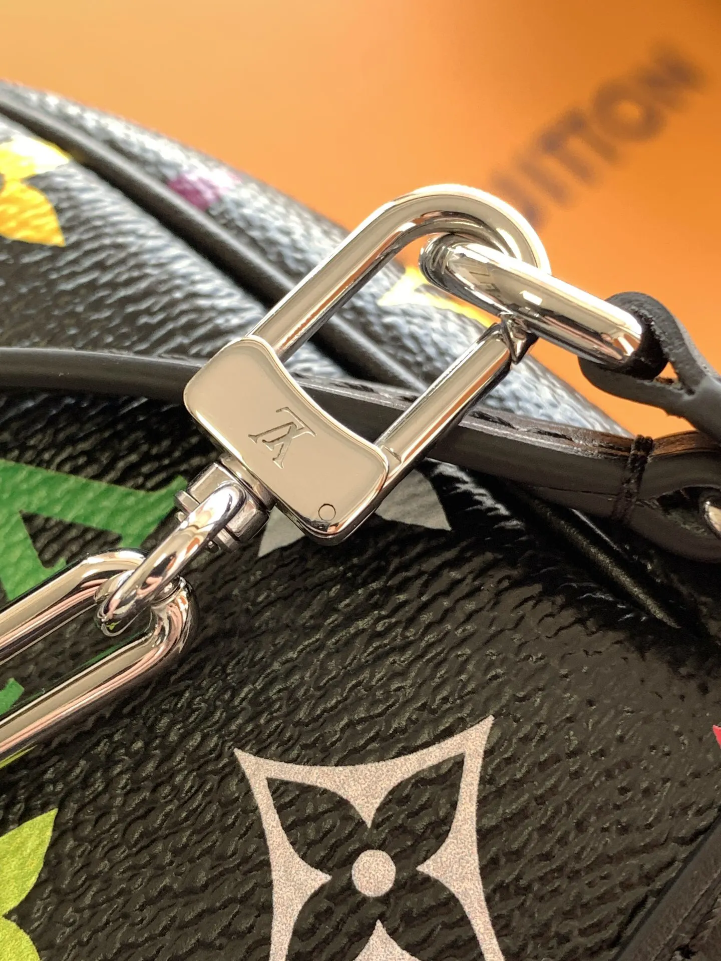 Louis Vuitton Chain Bag Leather