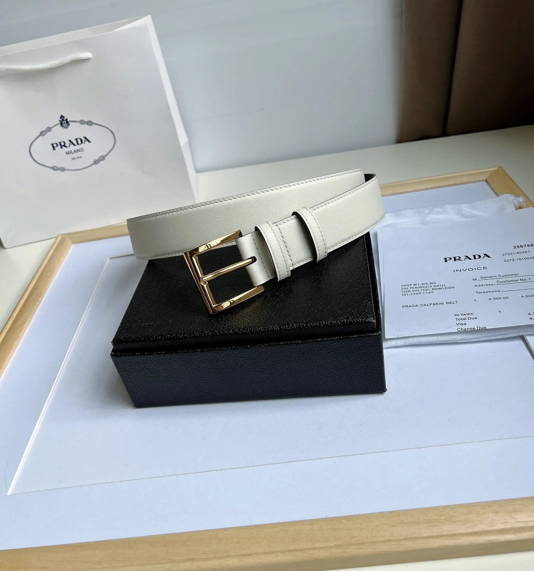 Prada 白色皮革腰带 金色方扣款