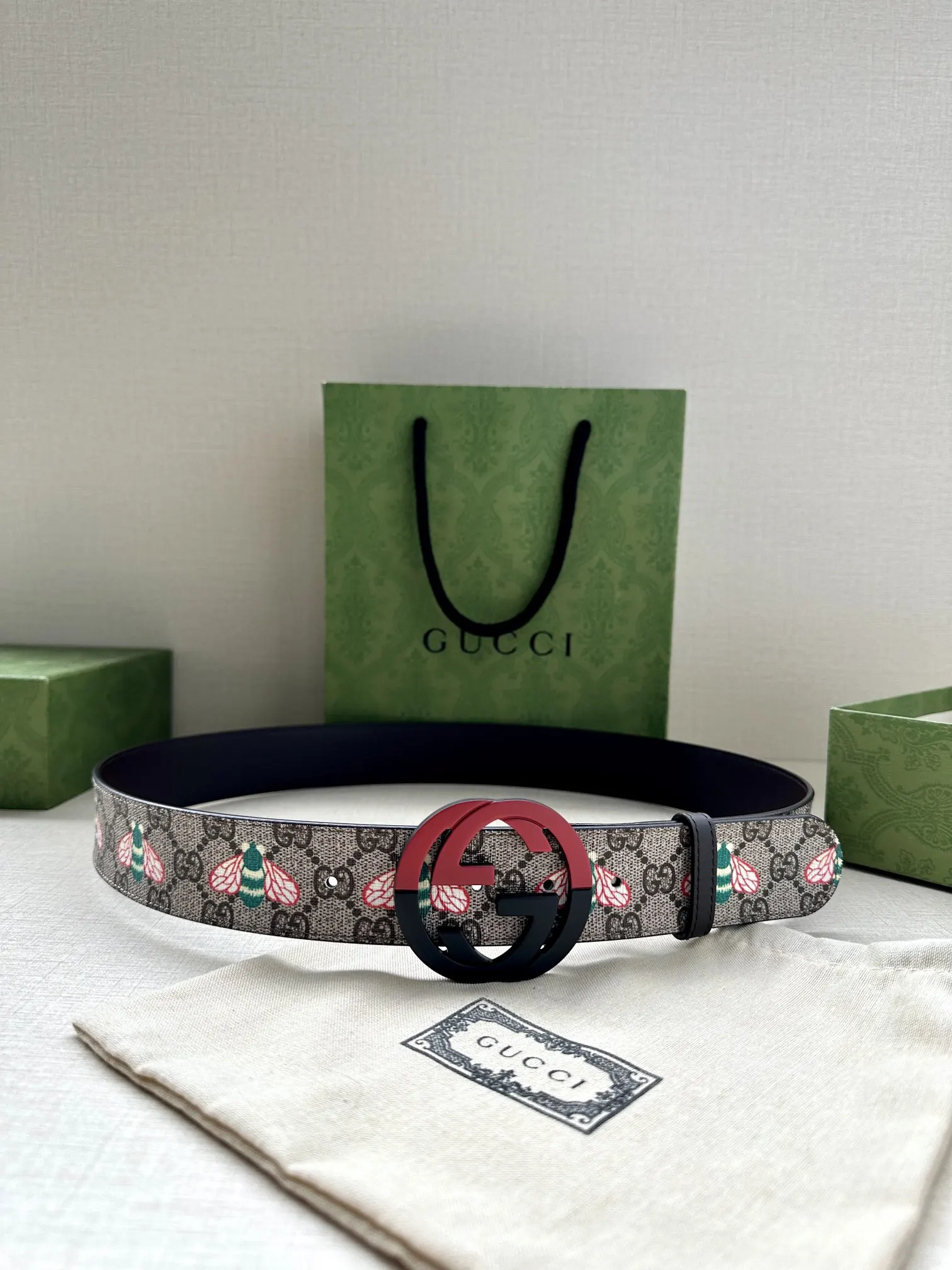 Gucci 双G扣牛皮腰带