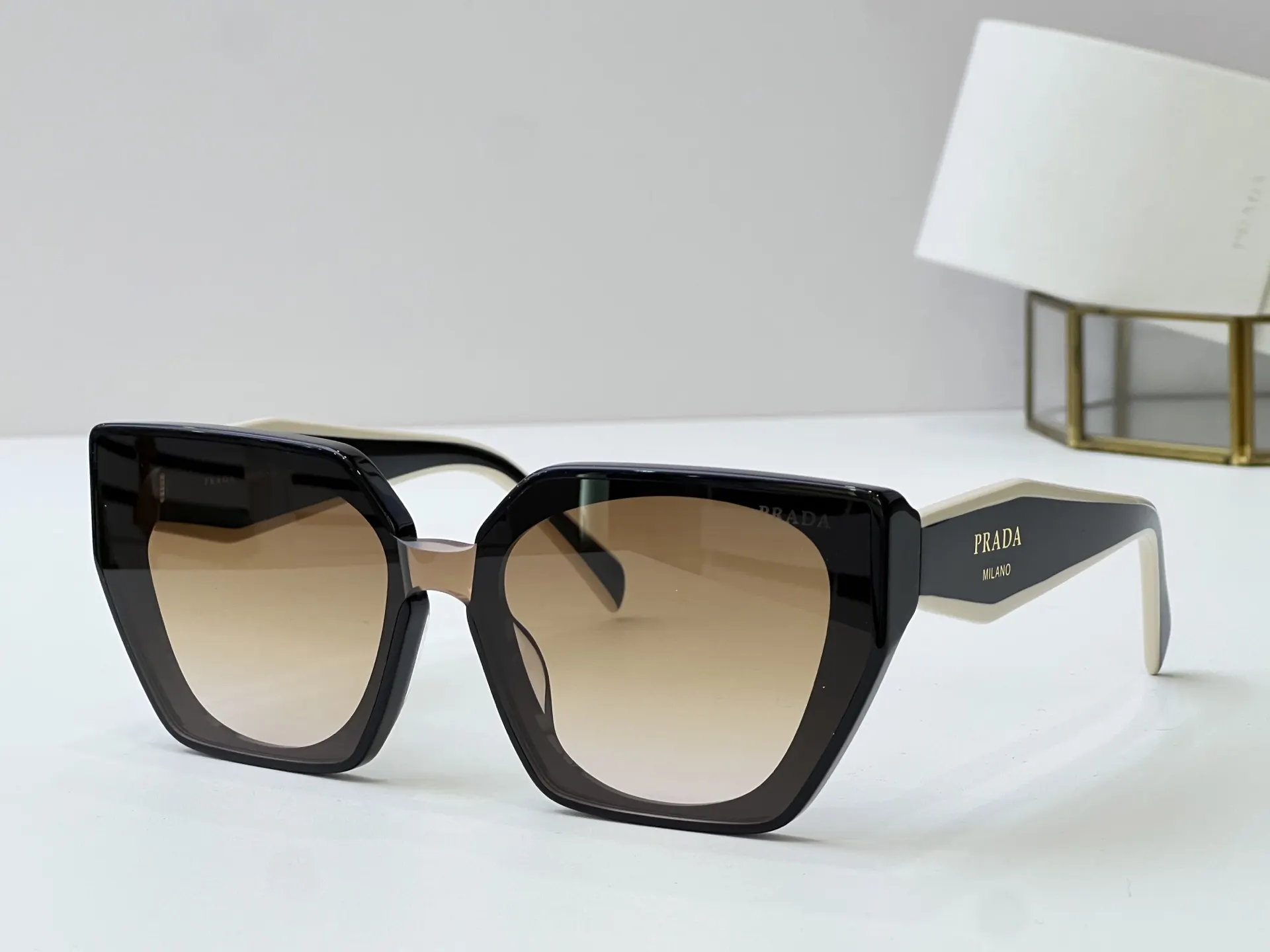 Prada PR205VS 太陽鏡