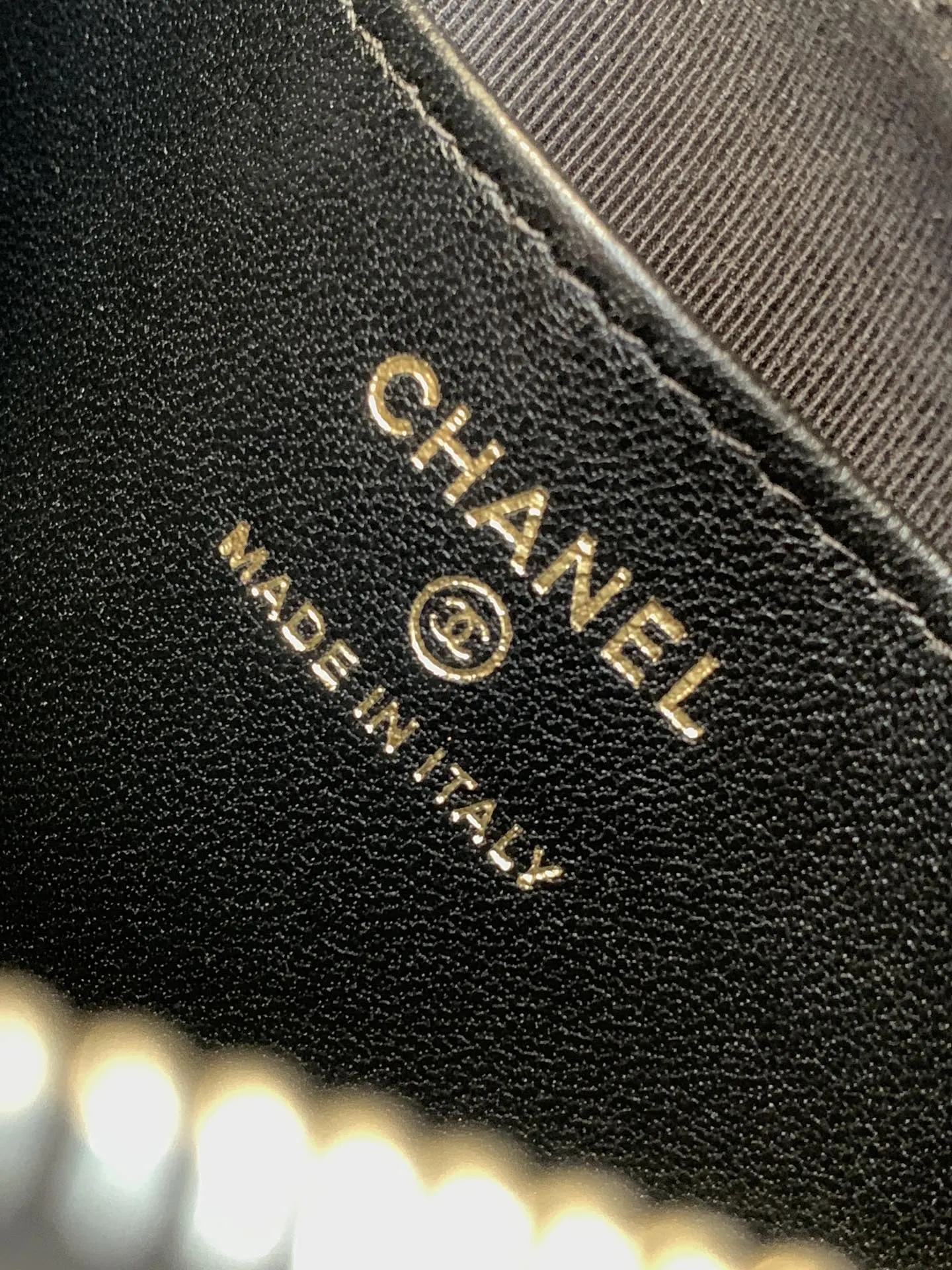 Chanel 黑色油蜡皮Hobo腋下包 链条装饰