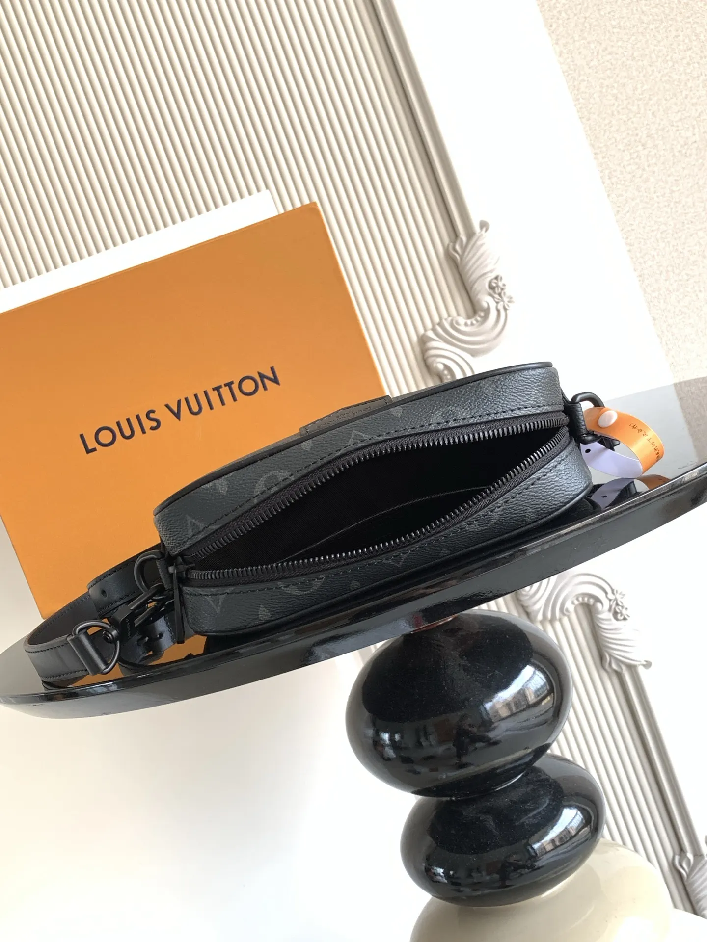 LV 黑色压纹邮差包 单肩斜挎款 复古款｜ORBUYBAG 岚奢包高端时尚精品